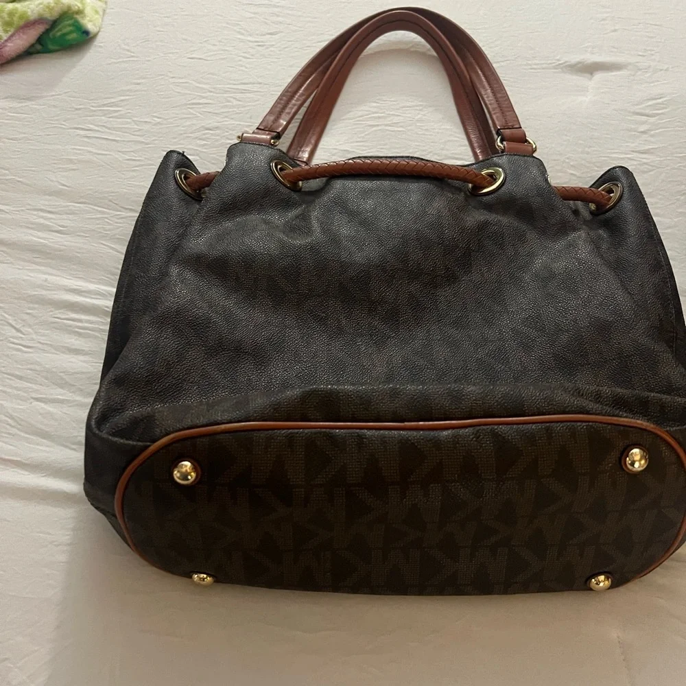 Stylish Michael Kors Jet Set Large Gathered Tote - Picture 4 of 5